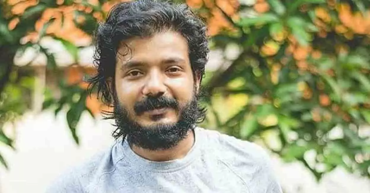 മാധ്യമ പ്രവർത്തകയെ അപമാനിച്ചെന്ന കേസ്: ശ്രീനാഥ് ഭാസി പൊലീസ് സ്റ്റേഷനിൽ ഹാജരായി