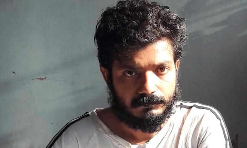 അവതാരകയെ അപമാനിച്ച കേസ്; ശ്രീനാഥ് ഭാസി ലഹരി ഉപയോഗിച്ചിരുന്നോ എന്ന് സംശയം, സാമ്പിള്‍ ശേഖരിച്ചു പൊലീസ്