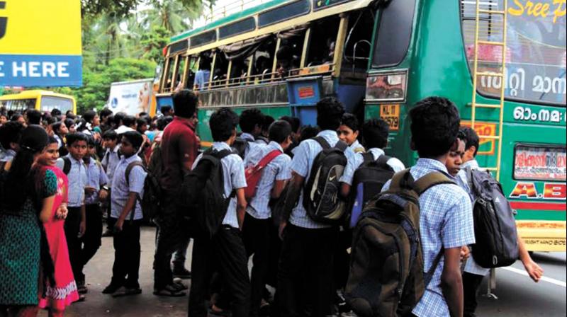 സമര പ്രഖ്യാപനവുമായി സ്വകാര്യ ബസ് ഉടമകൾ, വിദ്യാർഥികളുടെ യാത്രാ നിരക്ക് കൂട്ടണം, ഇന്ധന സെസ് പിൻവലിക്കണം