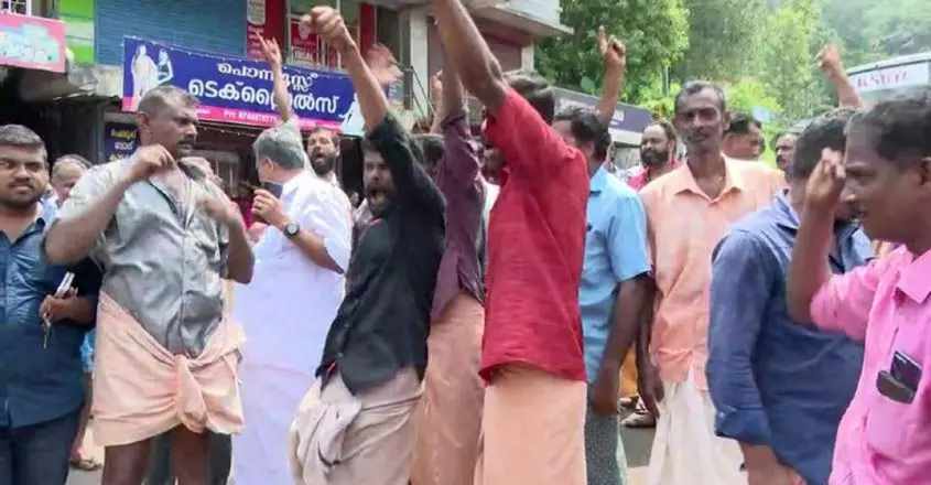 മയക്കുവെടി വച്ചാല്‍ പോരാ, കൊല്ലണം:  കണമലയിൽ പ്രതിഷേധിച്ച് നാട്ടുകാര്‍