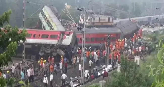 ഒഡീഷ ട്രെയിൻ  അപകടം; ഉന്നതതല അന്വേഷണത്തിന് ഉത്തരവിട്ട് റെയിൽവേമന്ത്രി