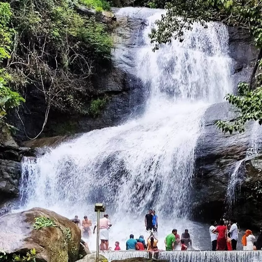 എത്ര മനോഹരം..! പിറവത്തെ അരീക്കല്‍ വെള്ളച്ചാട്ടം