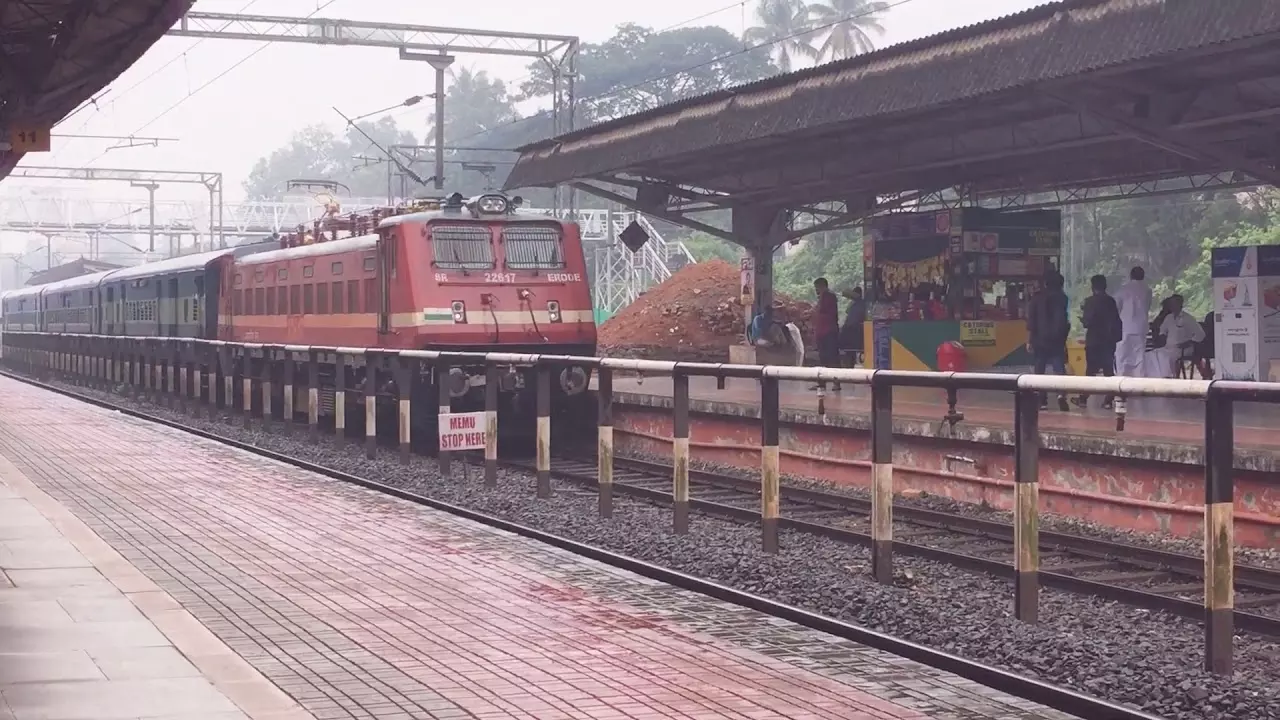 ട്രെയിനിൽ ചാടിക്കയറാൻ ശ്രമം; പ്ലാറ്റ് ഫോമിനും ട്രെയിനിനും ഇടയിൽ പെട്ട് യുവാവിന് ദാരുണാന്ത്യം