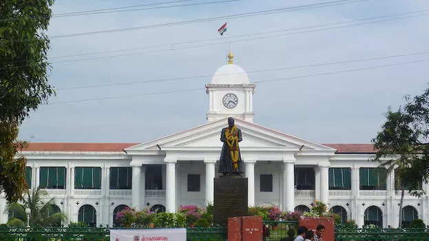 സെക്രട്ടേറിയറ്റിലെ പഞ്ചിംഗ് ഉത്തരവ് മരവിപ്പിച്ച് സര്‍ക്കാര്‍; ഉത്തരവിറക്കി