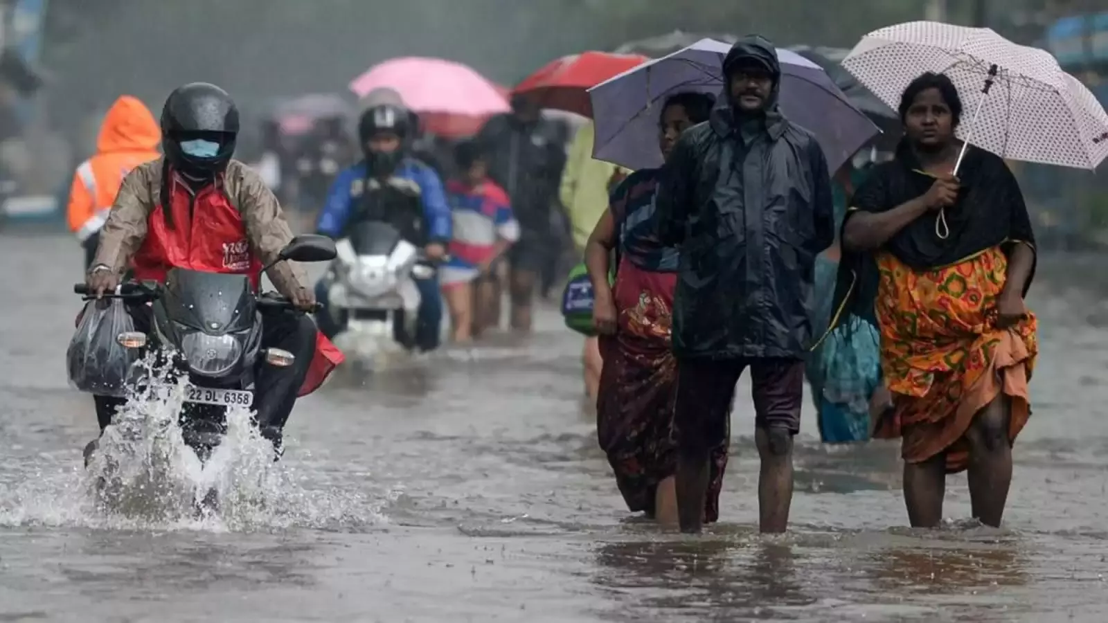 ഇന്നും ശക്തമായ മഴ; ഹമൂൺ ചുഴലിക്കാറ്റ് ബംഗ്ലാദേശ് തീരത്ത്