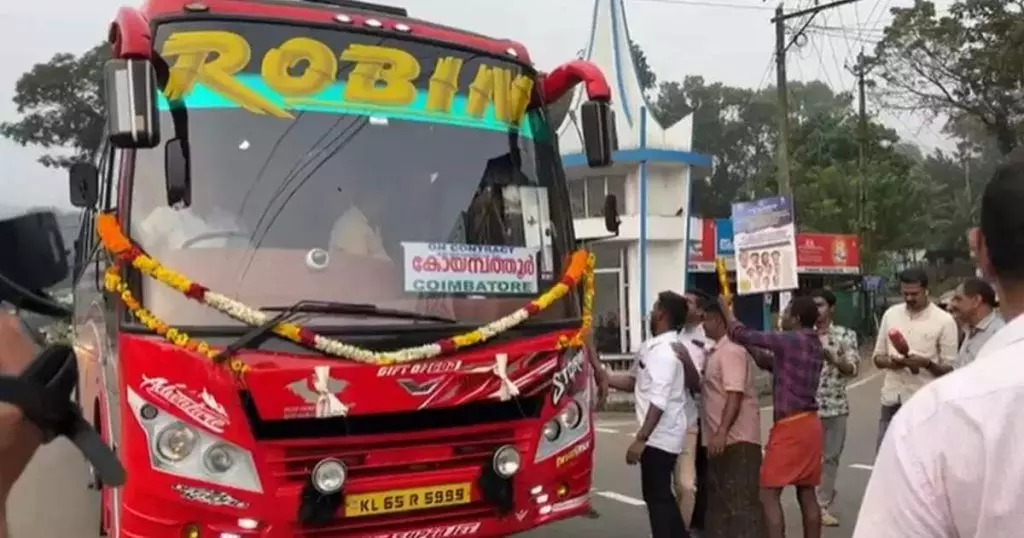 റോബിൻ ബസ് വീണ്ടും തടഞ്ഞ് മോട്ടോർ വാഹന വകുപ്പ്; തുടർച്ചയായ രണ്ടാംദിവസമാണ് പരിശോധന