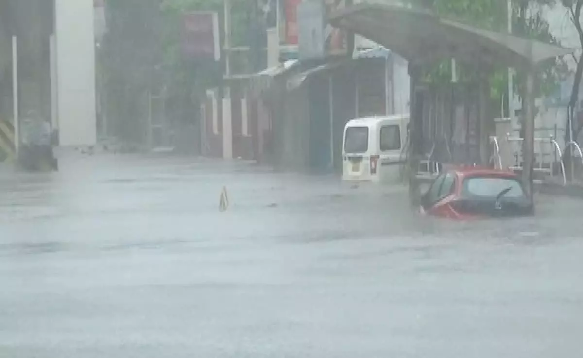 ചെന്നൈയിൽ ഇന്നും അവധി, കനത്ത് മഴയിൽ 4 മരണം