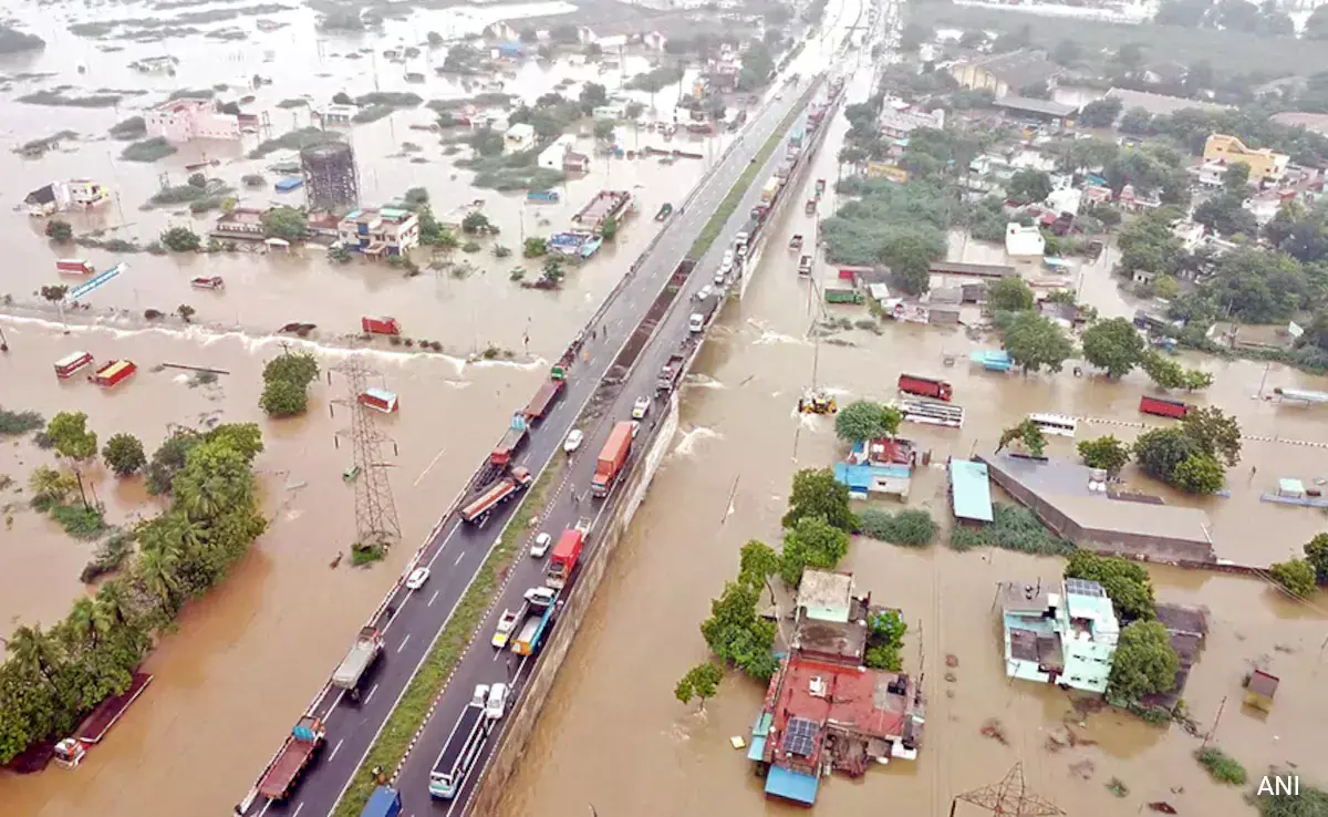 തമിഴ്നാട്ടിൽ കനത്ത മഴ: 4 മരണം, 7000 പേരെ മാറ്റിപ്പാർപ്പിച്ചു