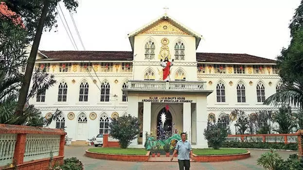 എറണാകുളം- അങ്കമാലി അതിരൂപതയിലെ മുഴുവൻ പളളികളിലും ഏകീകൃത കുർബാന നിർബന്ധമെന്ന് സിനഡ്