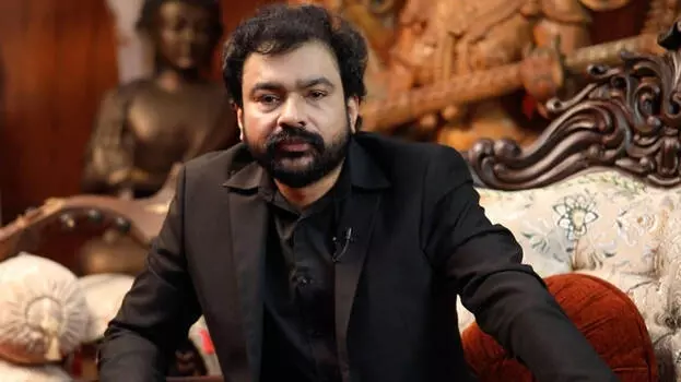 പുരാവസ്തു തട്ടിപ്പ് കേസ് പ്രതി മോൻസൺ മാവുങ്കലിന്റെ വീട്ടിൽ ക്രൈം ബ്രാഞ്ച് പരിശോധന; മോഷണം നടന്നെന്ന ആരോപണത്തെ തുടർന്നാണ് പരിശോധന