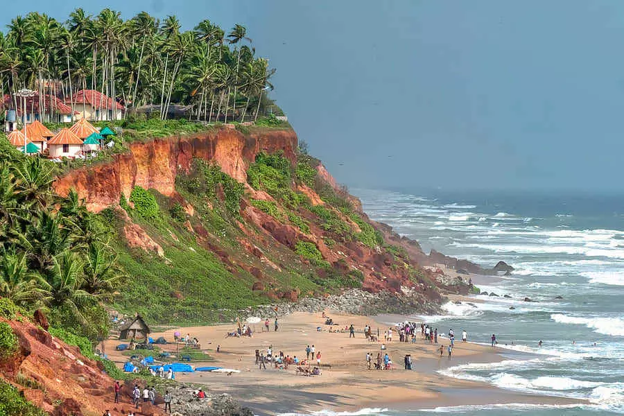 തിരയിൽപ്പെട്ട് അപകടം; വർക്കലയിൽ വിദേശ വിനോദ സഞ്ചാരിക്ക് ദാരുണാന്ത്യം