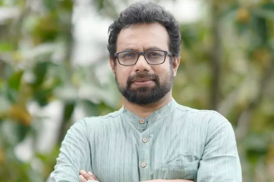 വിലക്കു ലംഘിച്ച് ക്യാംപസിൽ ബ്രിട്ടാസിന്റെ പ്രസംഗം; തിരഞ്ഞെടുപ്പ് കമ്മിഷൻ റിപ്പോർട്ട് തേടി