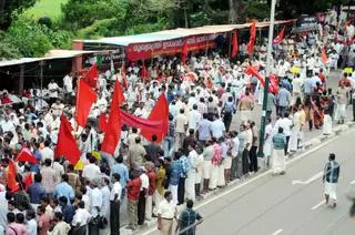 സോളാർ സമരം: സിപിഎം പിൻമാറിയത് ഒത്തുതീർപ്പ് ചർച്ചയുടെ അടിസ്ഥാനത്തിലെന്ന് മാധ്യമപ്രവർത്തകൻ