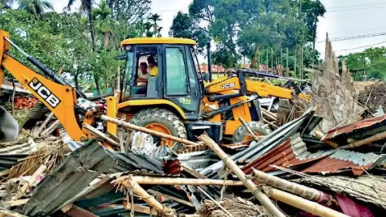 അസം സർക്കാരിന് തിരിച്ചടി ; ബോൾഡോസർരാജിന് ഇരയായ അഞ്ച് കുടുംബങ്ങൾക്ക് 30 ലക്ഷം രൂപ വീതം നൽകി