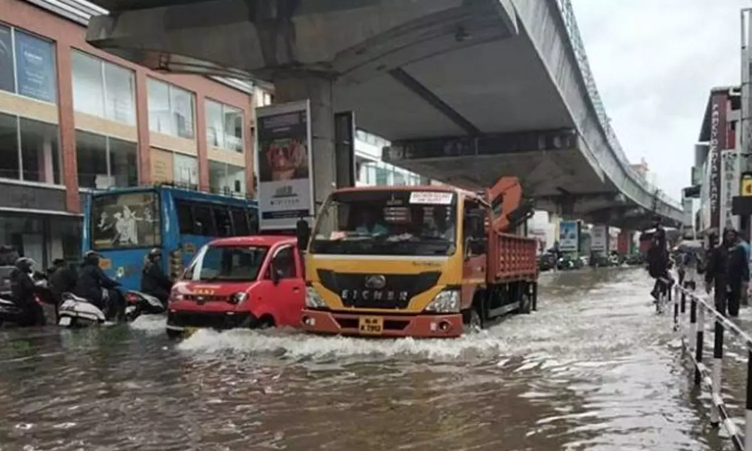 മഴയിൽ ഒലിച്ചെത്തുന്നത് മലിനജലം ; കൊച്ചിയിലെ വെള്ളക്കെട്ടിൽ അതിരൂക്ഷ വിമർശനവുമായി ഹൈക്കോടതി