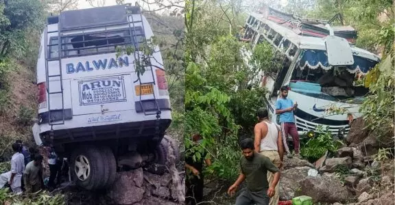 ജമ്മു കശ്മീരിൽ തീർത്ഥാടകർ സഞ്ചരിച്ച ബസിന് നേരെ ഭീകരാക്രമണം ; 10 പേർ മരിച്ചു