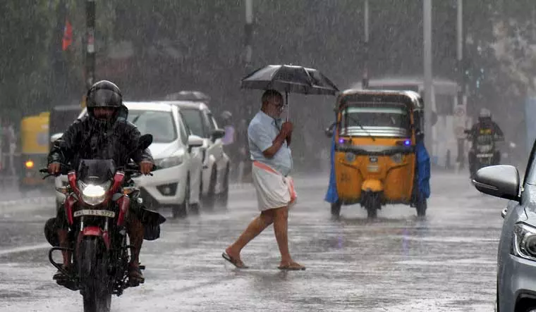 കേരളത്തിൽ അതിശക്തമായ മഴ ; വിവിധ ഇടങ്ങളിൽ കനത്ത നാശനഷ്ടം