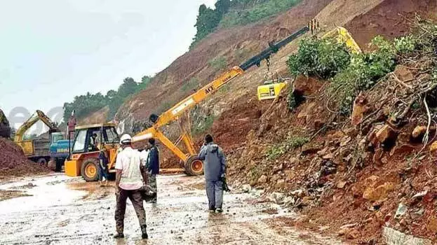 അർജുനെ തെരയാൻ എത്തിയ മലയാളി രക്ഷാപ്രവർത്തക സംഘത്തോട് മടങ്ങിപ്പോകാൻ കർണാടക പൊലീസ്