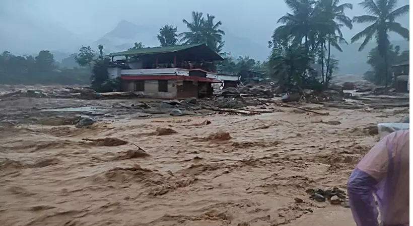 ചൂരൽമലയിൽ കനത്ത മൂടൽമഞ്ഞ്; മരണസംഖ്യ 107 ആയി, 122 പേര്‍ പരിക്കേറ്റ് ചികിത്സയിൽ