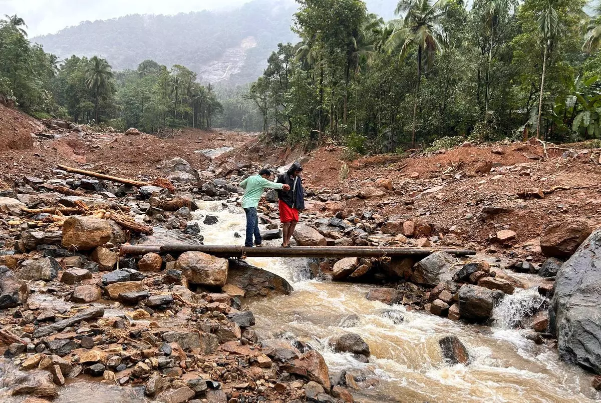 കോഴിക്കോട് വിലങ്ങാട് ഉരുൾപൊട്ടൽ ; നൂറിൽ അധികം പ്രഭവ കേന്ദ്രങ്ങളെന്ന് കണ്ടെത്തൽ , വിദഗ്ദ സംഘം നാളെ സ്ഥലത്തെത്തും