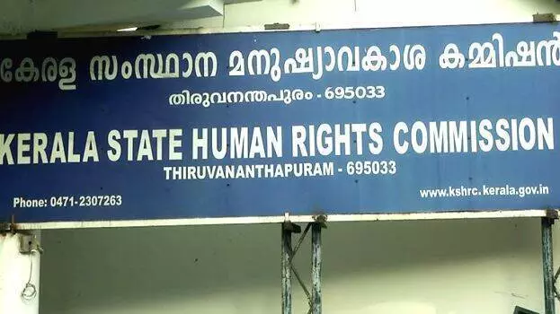 ‘കാറിലുണ്ടായിരുന്നത് തെറ്റിന്റെ ഗൗരവം മനസ്സിലാകുന്ന ഡോക്ടർ എന്നത് അത്ഭുതപ്പെടുത്തുന്നു’;മനുഷ്യാവകാശ കമ്മിഷൻ സ്വമേധയാ കേസെടുത്തു