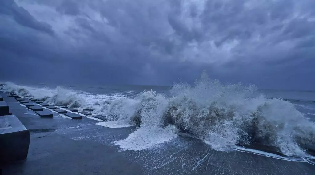 കള്ളക്കടൽ പ്രതിഭാസം: കേരള തീരത്ത് ജാഗ്രത നിര്‍ദേശം നല്‍കി ദുരന്ത നിവാരണ അതോറിറ്റി