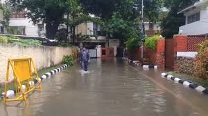 കനത്ത മഴ; രജനികാന്തിന്റെ വീടിന് ചുറ്റും വെള്ളക്കെട്ട് രൂപപ്പെട്ടു