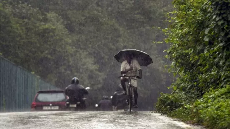 ഇരട്ട ചക്രവാതച്ചുഴി; കേരളത്തിൽ ഇന്ന് ഇടിമിന്നലോട് കൂടിയ ശക്തമായ മഴ, ആറു ജില്ലകളിൽ യെല്ലോ അലർട്ട്