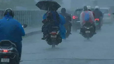 കേരളത്തിൽ ഇടിമിന്നലോട് കൂടിയ മഴയ്ക്ക് സാധ്യത ; തിരുവനന്തപുരത്ത് ഓറഞ്ച് അലർട്ട് , 8 ജില്ലകളിൽ യെല്ലോ അലർട്ട്