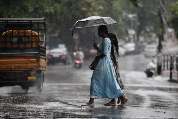അതിശക്തമായ മഴക്ക് സാധ്യത; 4 ജില്ലകളിൽ മൂന്ന് മണിക്കൂറിലേക്ക് ഓറഞ്ച് അലർട്ട്, ഇടിമിന്നലും ശക്തമായ കാറ്റും